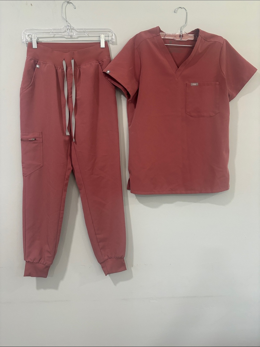 FIGS MAUVE SCRUB SET SHORT SLEEVE TOP & JOGGER PANTS SIZE/XXS/P